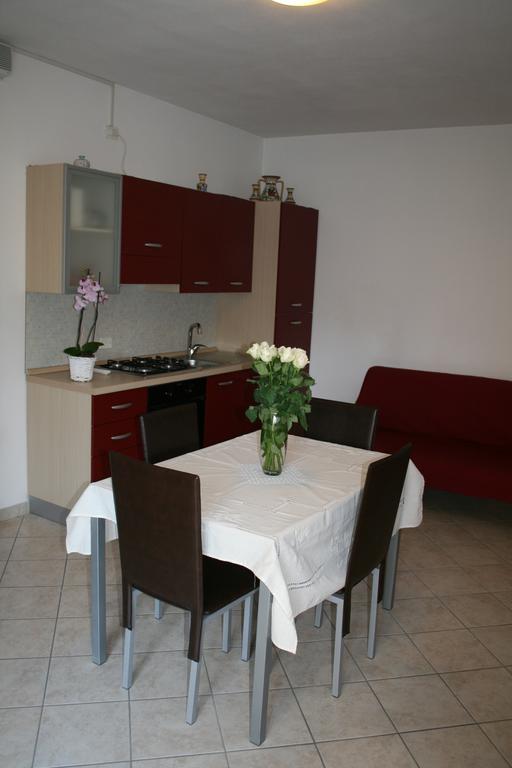 Alma Apartment Sirmione Eksteriør billede